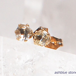 14KGF 宝石質アクアマリン4ミリ立て爪ピアス 3枚目の画像