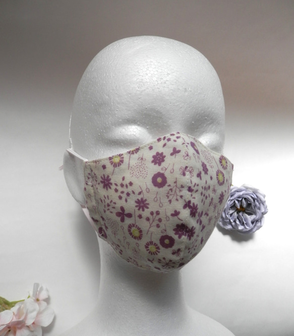 ダブルガーゼの立体マスク  小花柄　(大きめジュニア〜大人小顔用） 2枚目の画像