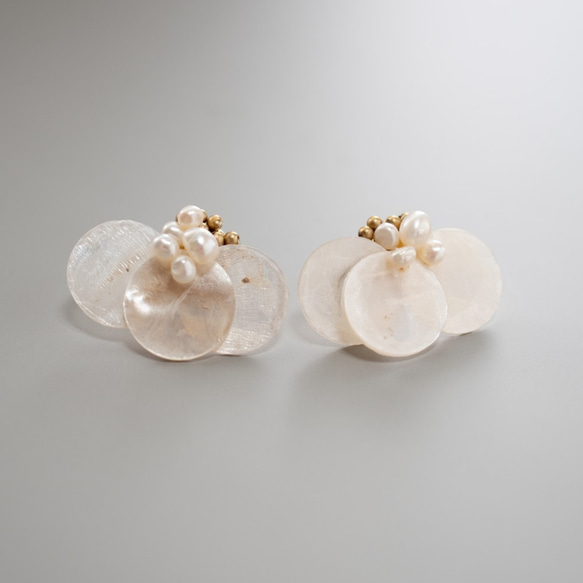 pom pon shells [貝殼和淡水珍珠耳環] 14kgf 耳環 第7張的照片