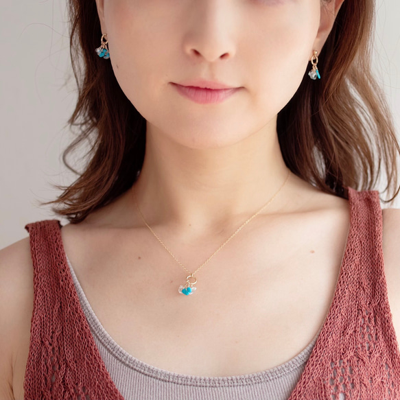 【14kgf】turquoise & quartz 宝石質アリゾナ産ターコイズと水晶の小ぶり耳飾り 5枚目の画像