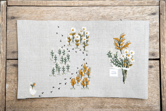 shimontowasamo/【特集掲載・受注制作】「ある日の道草、花束にして」手刺繍ブックカバー 表地 裏地 縦17