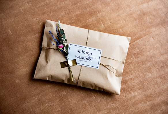 shimontowasamo/【特集掲載・受注制作】「ある日の道草、花束にして」手刺繍ブックカバー 表地 裏地 縦17