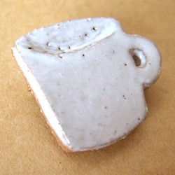 陶器ブローチ　カップ　（白） 2枚目の画像