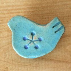 陶器ブローチ　小鳥　小　（トルコ青） 2枚目の画像