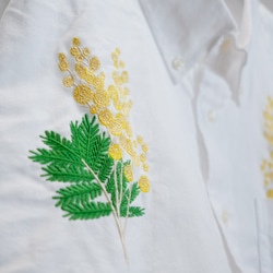 ミモザ刺繍 オックスフォード ボタンダウンシャツ （ホワイト・カラー刺繍） 3枚目の画像