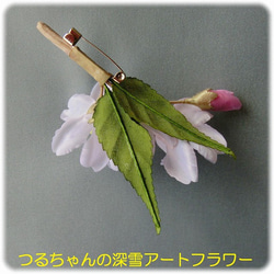 薄花桜のコサージュ葉付き 6枚目の画像