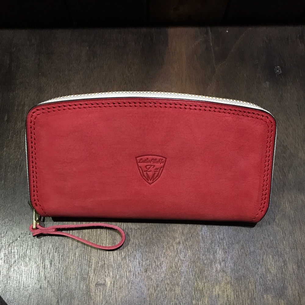 ラウンドファスナー長財布　曲線デザイン　Wステッチ レッド×ブラック