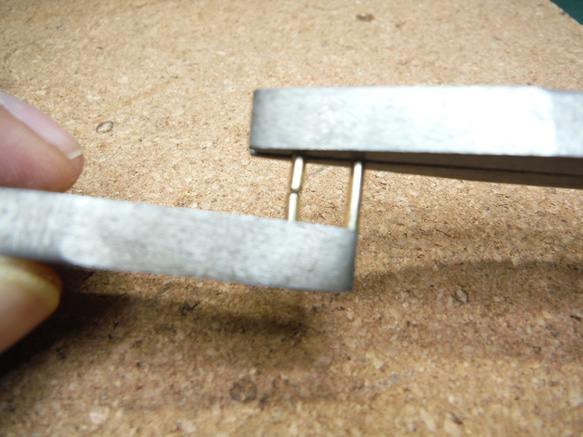 真鍮手打ち靴べら（シューホーン）×　真鍮手曲げリング×オイルレザーボルドー　キーホルダー 4枚目の画像