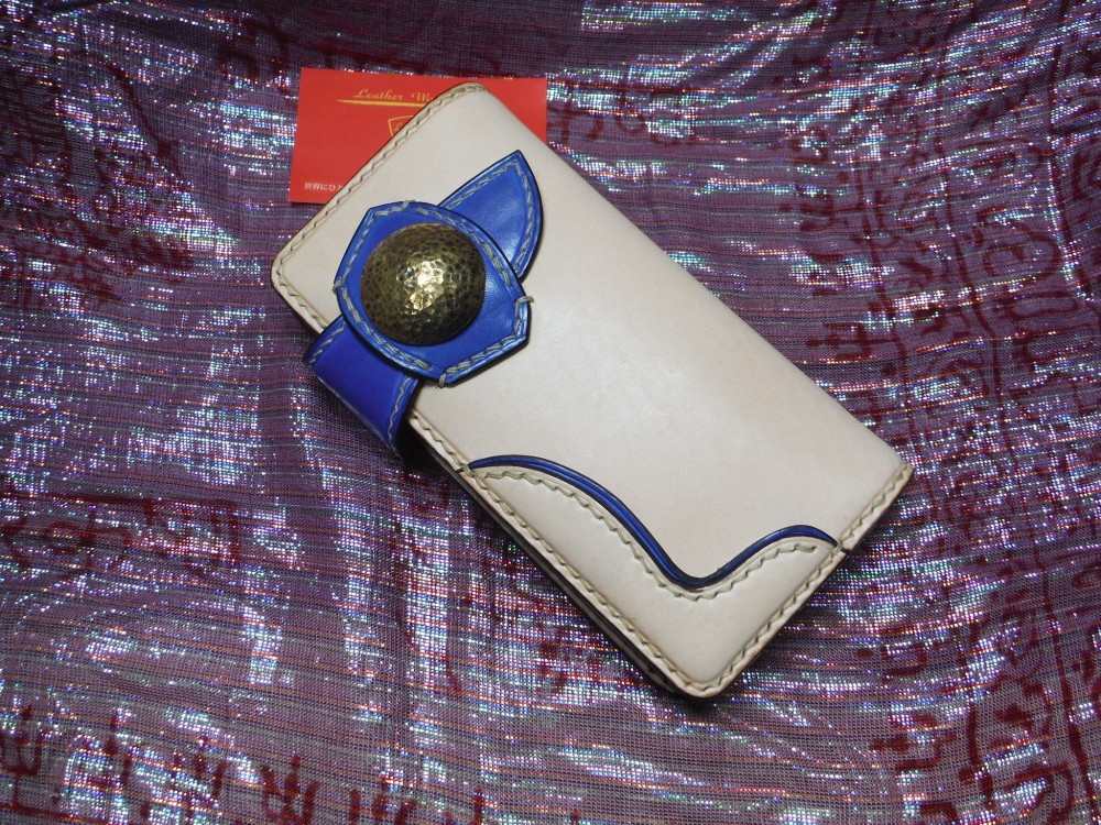 セミロングウォレット　ナチュラル×スカイブルー　手縫い　手染め 35,100円