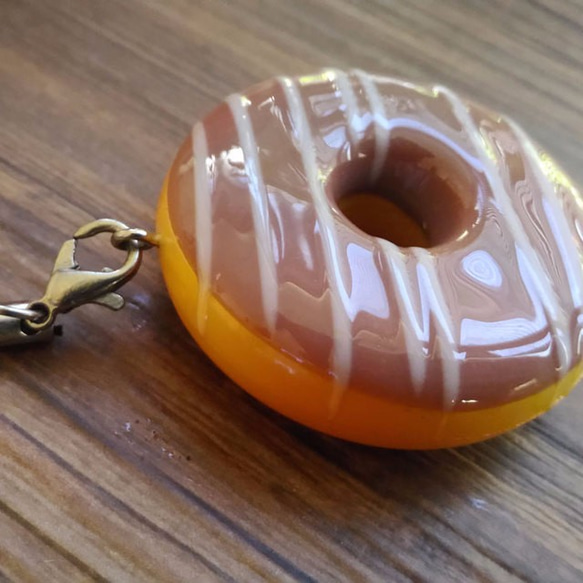 【可愛いミニチュア】 オリジナル ドーナツ(チョコー) ストラップ チャーム リアル おもしろ グッズ ギフト キーホル 3枚目の画像