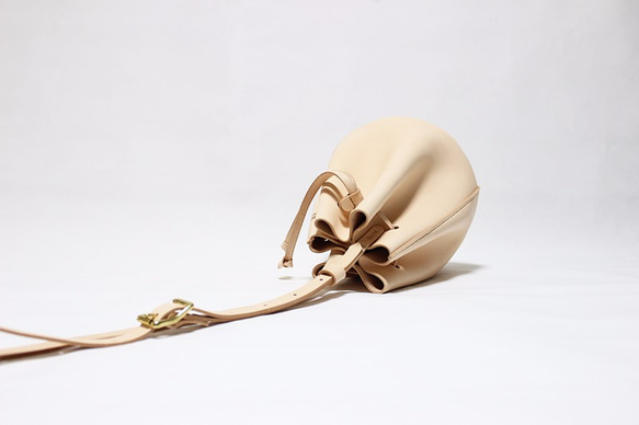 JAPAN LANSUI DESIGN 名入れ対応 ヌメ革手作り手縫い ショルダーバッグ バケツ型 3枚目の画像