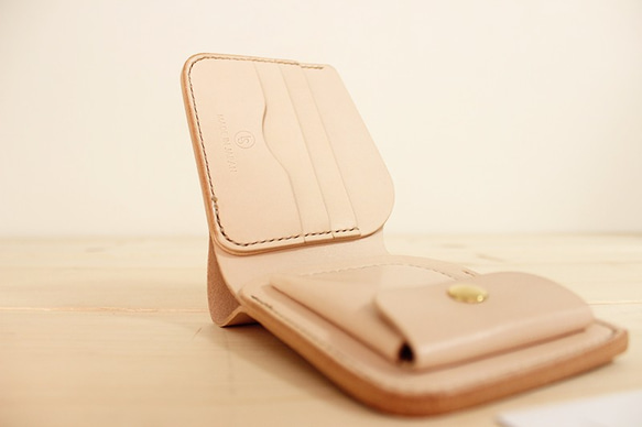 JAPAN LANSUI DESIGN 名入れ対応 ヌメ革手作り手縫い 二つ折り財布 コイン入れ付き横 2枚目の画像
