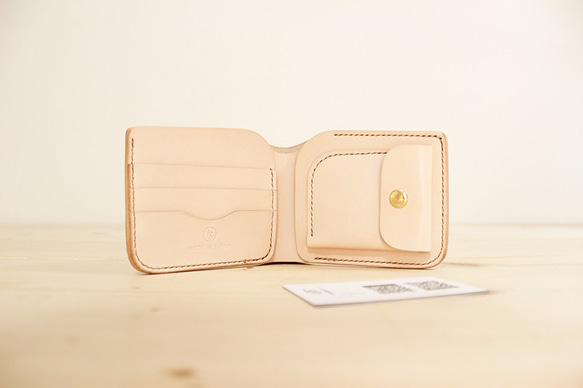 JAPAN LANSUI DESIGN 名入れ対応 ヌメ革手作り手縫い 二つ折り財布 コイン入れ付き横 3枚目の画像