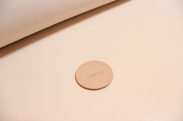 卸売 LANSUI 自社オリジナル革 ヌメ革ナチュラル色 即日発送 2枚目の画像