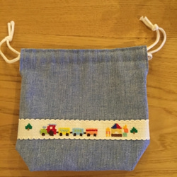 クロスステッチ刺繍：カラフルな電車★コップ入れ／＊お受験・入園入学・通園通学＊／ 2枚目の画像