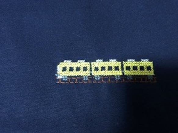 クロスステッチ刺繍：電車★紺色レッスンバッグとくつ入れのセット／＊お受験・入園入学・通園通学＊ 5枚目の画像