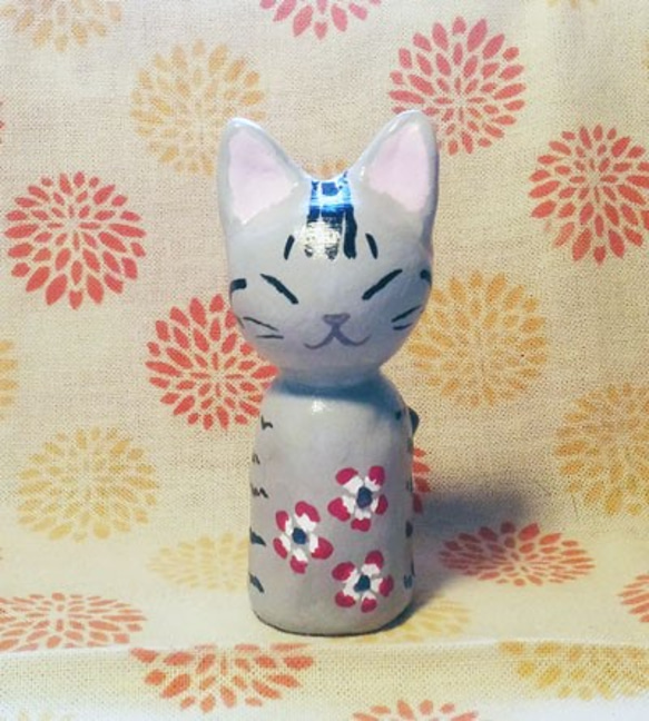 貓小木偶 Cat Kokeshi Doll (tabby) 第1張的照片