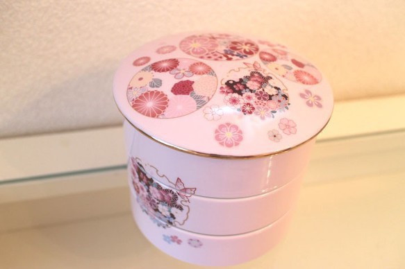 ピンクのかわいいお重