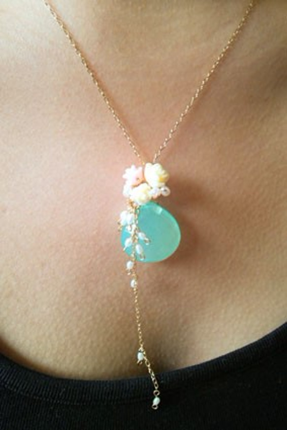 （値下げしました）シーブルーカルセドニーとお花のネックレス 4枚目の画像