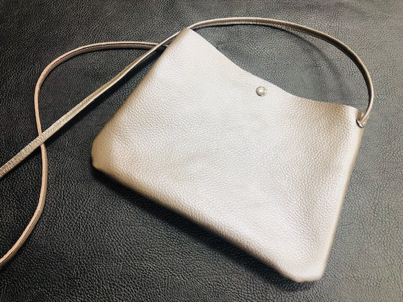 【日本製】 本革シュリンクレザー ショルダーポシェット 【ショルダー長さ自由自在調節可能】 ピンクゴールド 3枚目の画像