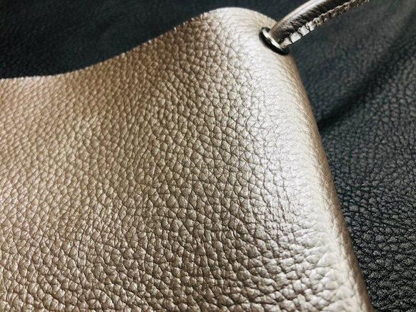 【日本製】 本革シュリンクレザー ショルダーポシェット 【ショルダー長さ自由自在調節可能】 ピンクゴールド 5枚目の画像