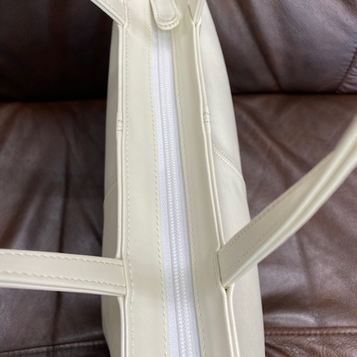 日本製】「肩こり知らず」 超軽量約360g 上質PUレザー A4ファイル対応