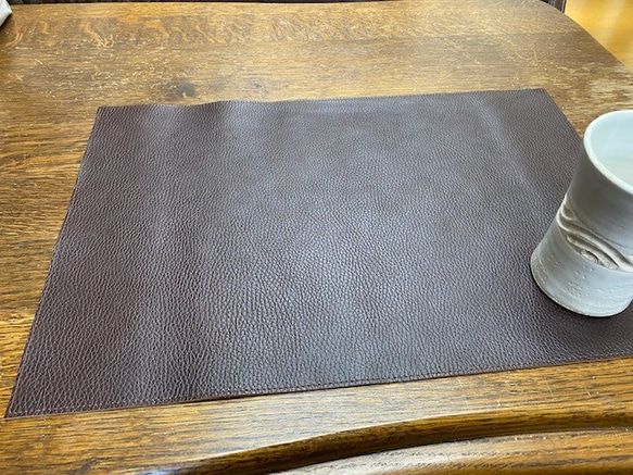 【日本製】本革製 高級ランチョンマット 贅沢な食卓 デスクマットとしてもご使用いただけます ダークブラウン 4枚目の画像