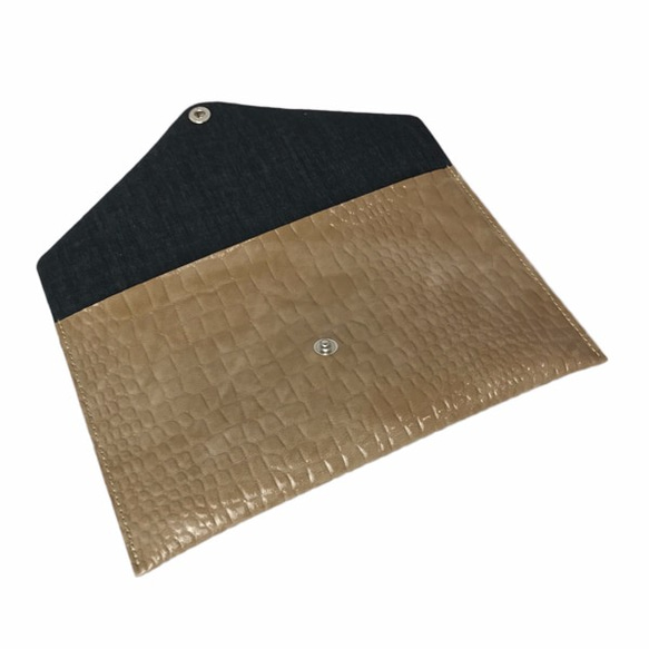 琺瑯扁平收納袋，鱷魚紋PU皮革，非常適合存放護照、存摺等物品。米色 第3張的照片