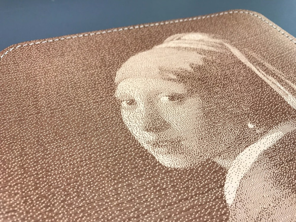 【フェルメール】「真珠の耳飾りの少女」 ヌメ革 レーザー加工 マウスパッド、コースター、またはインテリアに 2枚目の画像