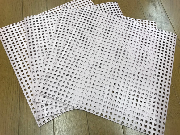 限定数】牛革 パンチング加工 30cm×30cm 厚み1.2mm前後 薄ピンク