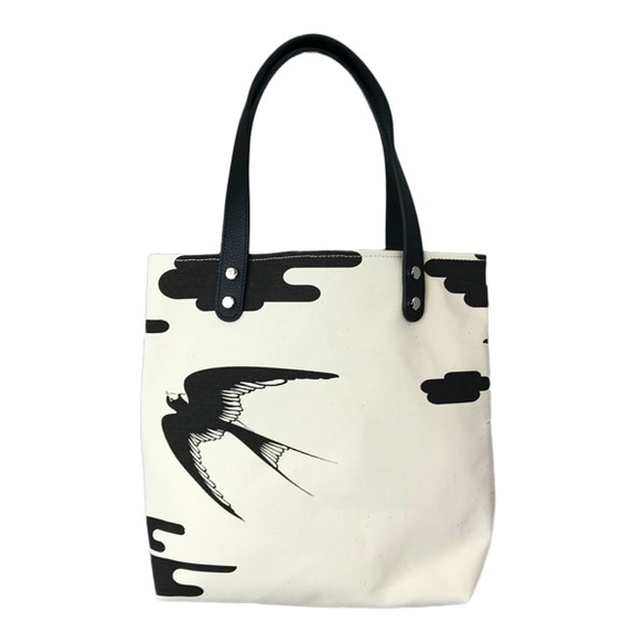 數量有限！帆布托特包，燕子圖案，牛皮手柄。輕量（210克，單層）棉和牛皮拼接。 第1張的照片