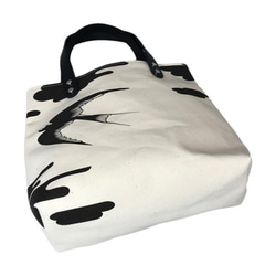 數量有限！帆布托特包，燕子圖案，牛皮手柄。輕量（210克，單層）棉和牛皮拼接。 第3張的照片