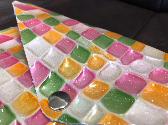彩色玻璃高檔牛皮鱷魚型扁袋用於存放存摺和護照。多色 第1張的照片