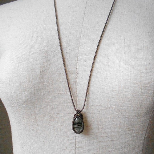 アズライト　マクラメ　ペンダント　ネックレス ラブラドライト アズライト マクラメ編みペンダントネックレス