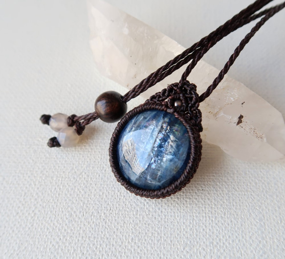 ﾈﾊﾟｰﾙ産】カイヤナイトのマクラメペンダントromk ネックレス