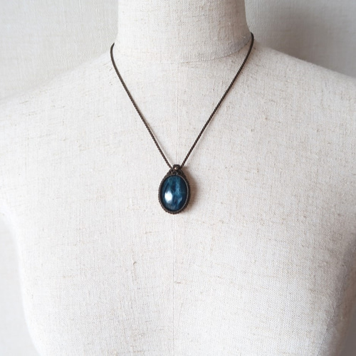 アパタイト　マクラメネックレス ブルーアパタイト（ブラジル産）マクラメ編みペンダントネックレス