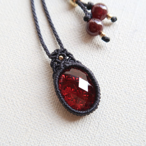 ガーネットマクラメネックレス 甲州貴石切子®】ガーネット・マクラメペンダントovccol