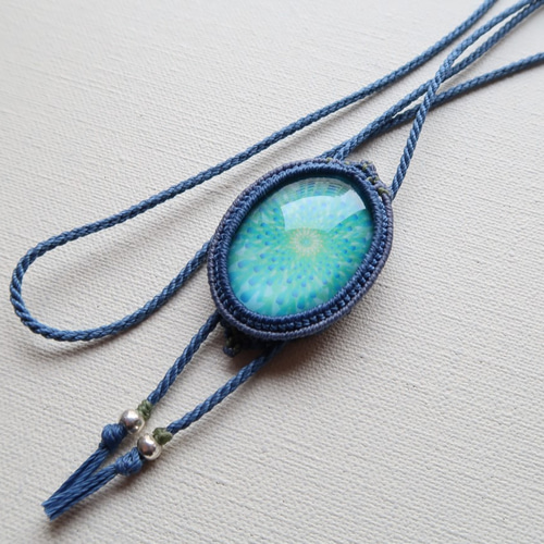 まの　マクラメネックレス・カボションまとめ ハンドメイド]穴あきカボションをマクラメ編みでペンダント