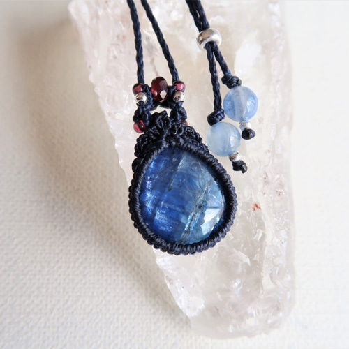 Creema限定』カイヤナイト・マクラメペンダントwdrdeco ネックレス