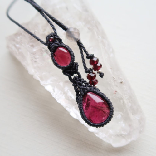 Creema限定』ルベライト&ロードライトガーネット・マクラメ