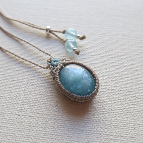 Creema限定』シャイニーアクアマリン・マクラメペンダントovwss