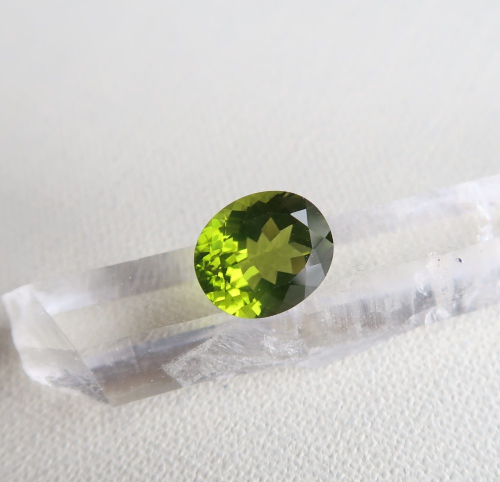 ペリドット8.65ct・ルースsmz