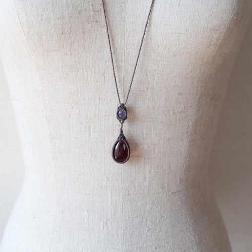 ロードライトガーネット＆アイオライト・マクラメペンダント