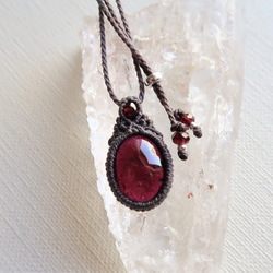 ロードライトガーネット・マクラメペンダントovup ネックレス