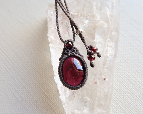 ガーネットとオパールのマクラメネックレス F オパールのマクラメネックレス eb28069dec27b1535ab5b93ab4bc35