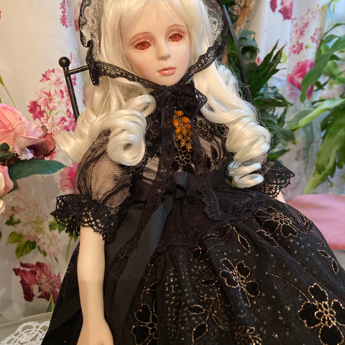 創作ビスクドール 人形 黒いアンティーク風ドレスの女の子 創作ビスクドール 人形 黒いアンティーク風ドレスの女の子