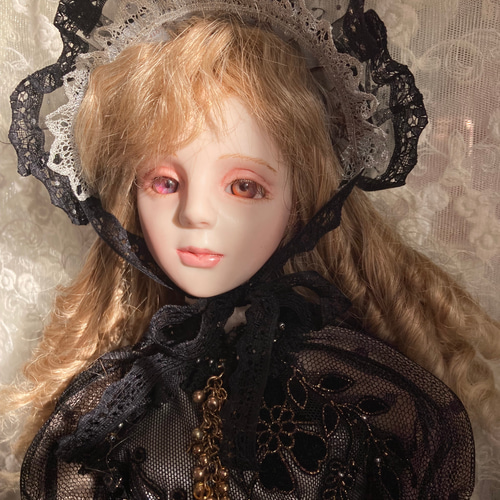 創作球体関節ビスクドール人形 黒いアンティーク風ドレスの女の子