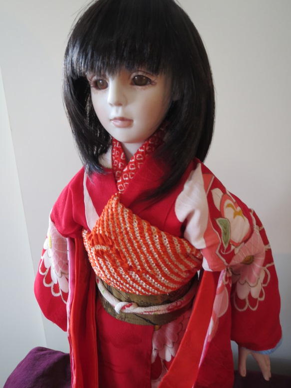 創作ビスクドール人形　アンティークの赤い着物の女の子 2枚目の画像