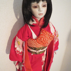 創作ビスクドール人形　アンティークの赤い着物の女の子 5枚目の画像