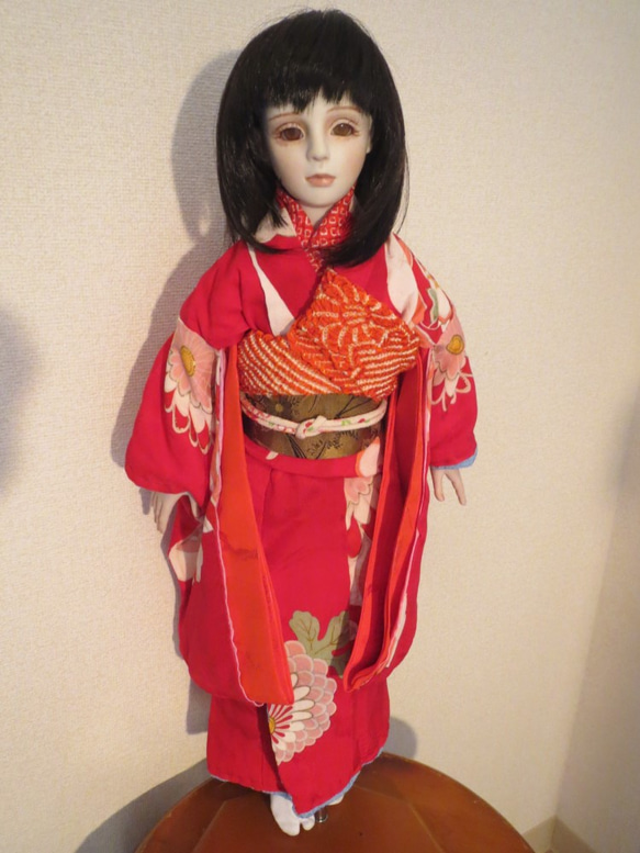 創作ビスクドール人形　アンティークの赤い着物の女の子 6枚目の画像